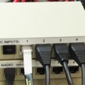 Pöytämikrofoni jakaja Vertex ja Icom ajoneuvopuhelimiin